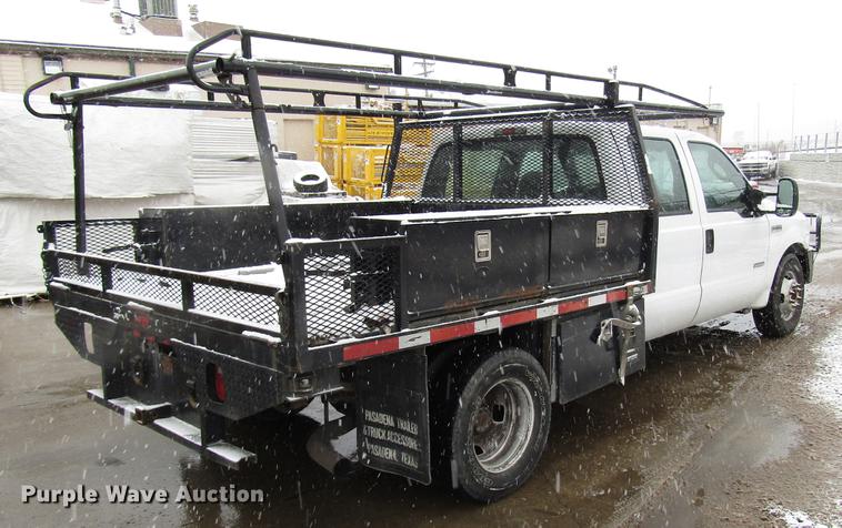 image for item DD3825 2007 Ford F350 Super Duty Crew Cab flatbed pickup truck