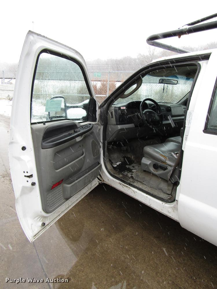 image for item DD3825 2007 Ford F350 Super Duty Crew Cab flatbed pickup truck