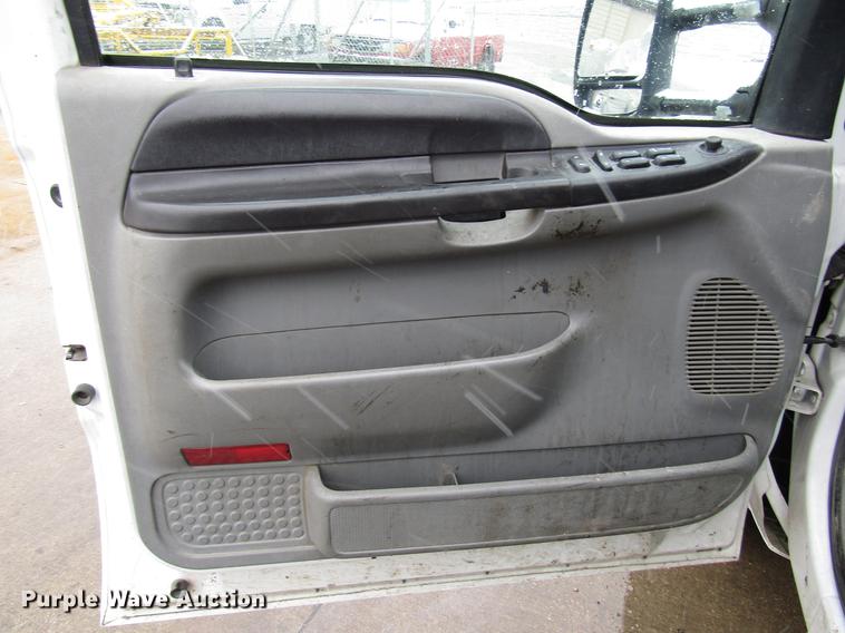 image for item DD3825 2007 Ford F350 Super Duty Crew Cab flatbed pickup truck