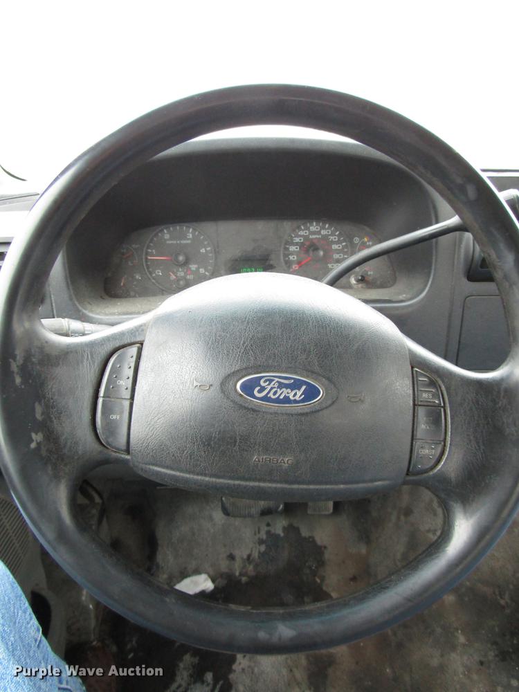 image for item DD3825 2007 Ford F350 Super Duty Crew Cab flatbed pickup truck