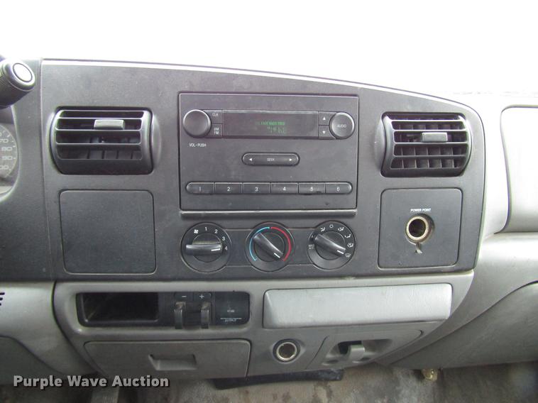 image for item DD3825 2007 Ford F350 Super Duty Crew Cab flatbed pickup truck