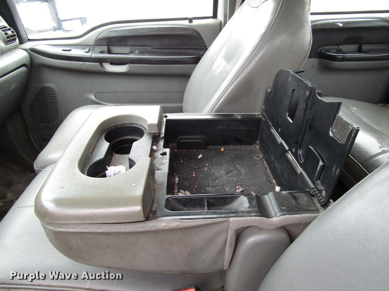 image for item DD3825 2007 Ford F350 Super Duty Crew Cab flatbed pickup truck