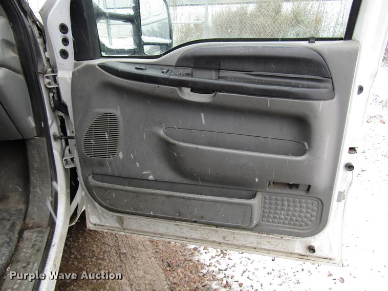 image for item DD3825 2007 Ford F350 Super Duty Crew Cab flatbed pickup truck