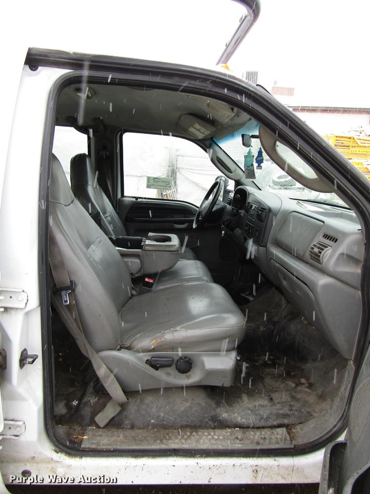 image for item DD3825 2007 Ford F350 Super Duty Crew Cab flatbed pickup truck