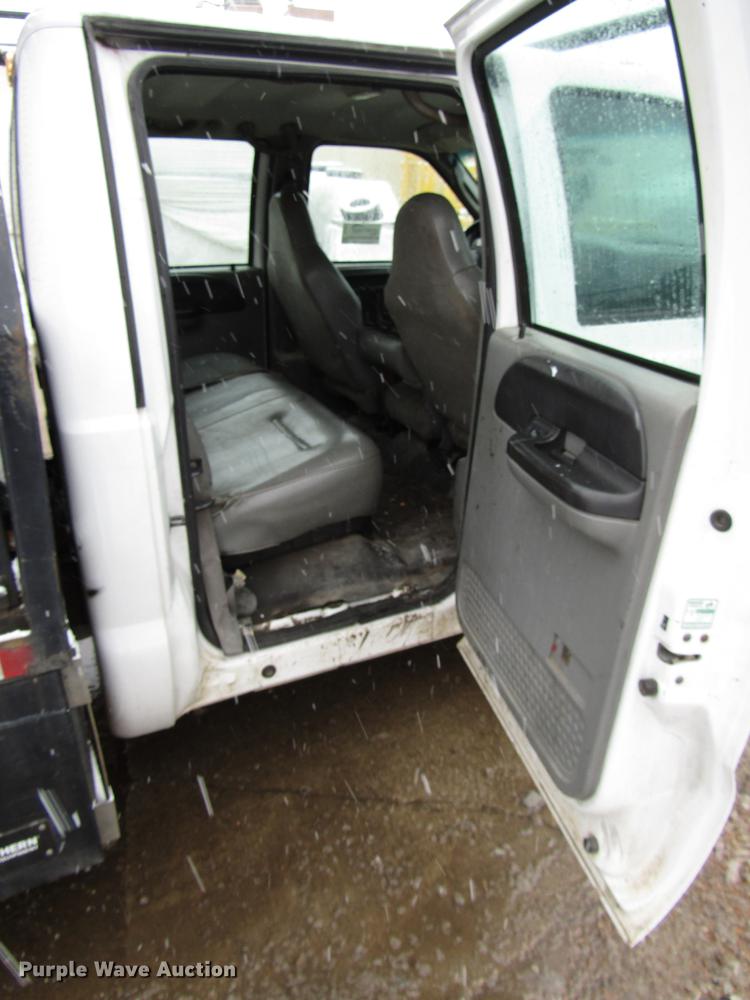 image for item DD3825 2007 Ford F350 Super Duty Crew Cab flatbed pickup truck