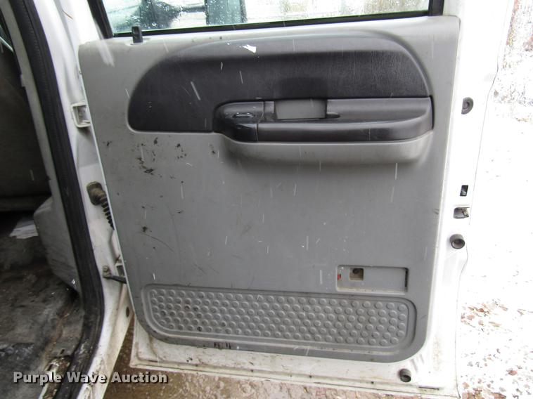 image for item DD3825 2007 Ford F350 Super Duty Crew Cab flatbed pickup truck