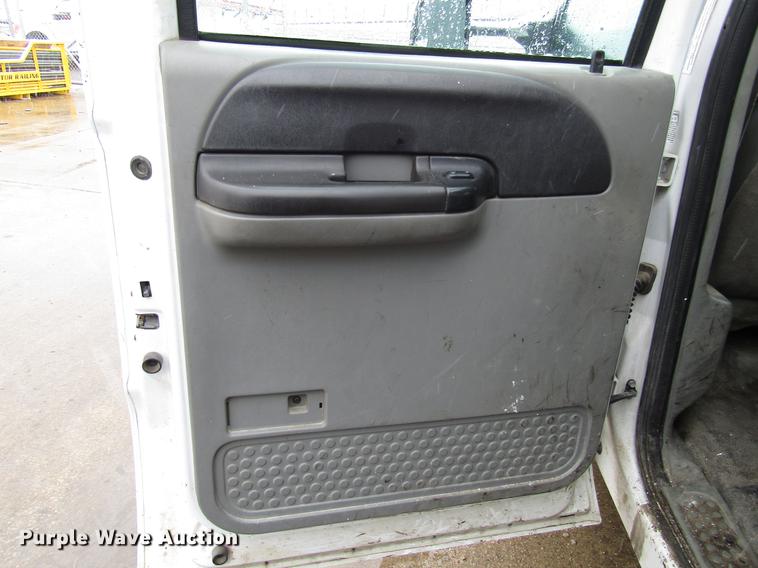 image for item DD3825 2007 Ford F350 Super Duty Crew Cab flatbed pickup truck