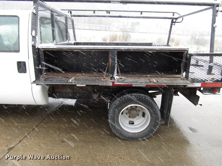 image for item DD3825 2007 Ford F350 Super Duty Crew Cab flatbed pickup truck