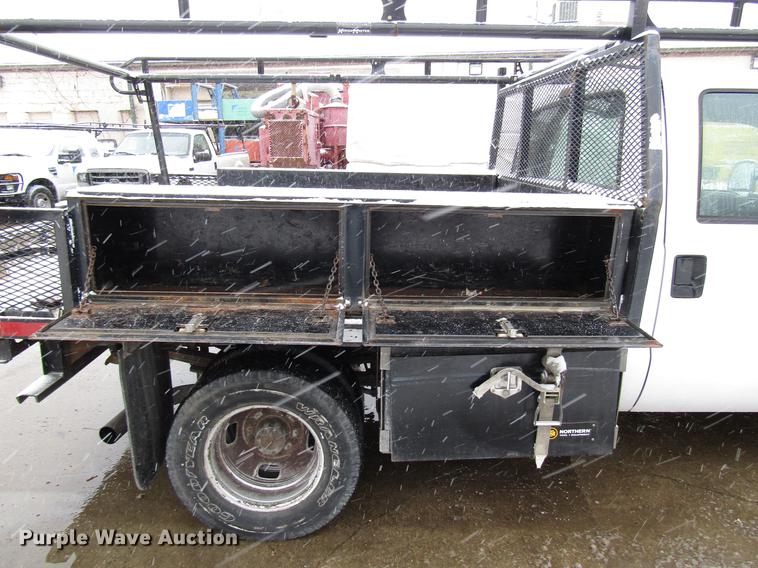 image for item DD3825 2007 Ford F350 Super Duty Crew Cab flatbed pickup truck