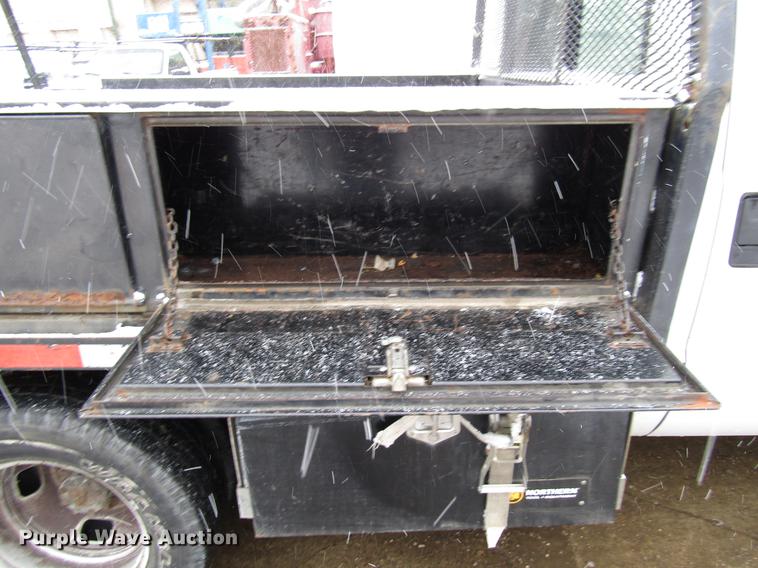 image for item DD3825 2007 Ford F350 Super Duty Crew Cab flatbed pickup truck
