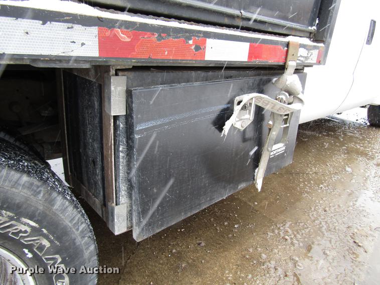 image for item DD3825 2007 Ford F350 Super Duty Crew Cab flatbed pickup truck