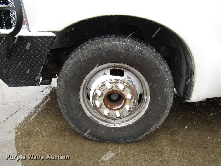 image for item DD3825 2007 Ford F350 Super Duty Crew Cab flatbed pickup truck