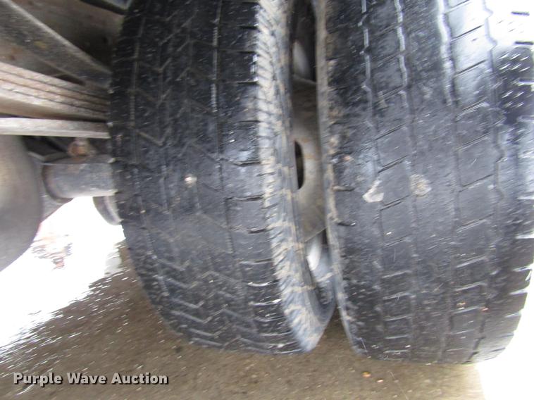 image for item DD3825 2007 Ford F350 Super Duty Crew Cab flatbed pickup truck