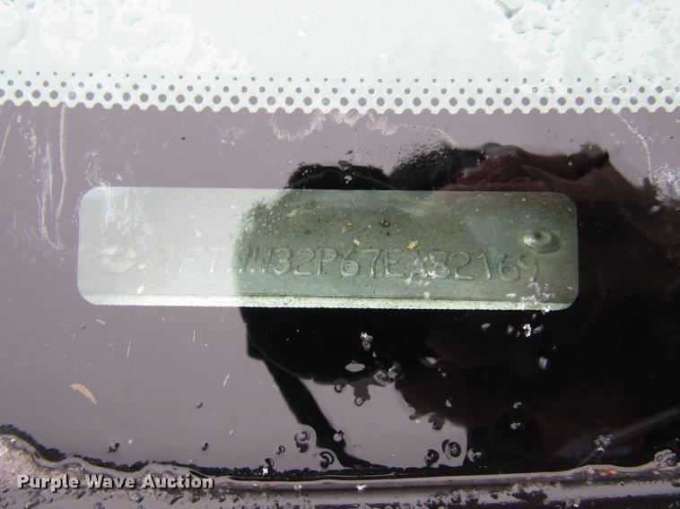 image for item DD3825 2007 Ford F350 Super Duty Crew Cab flatbed pickup truck