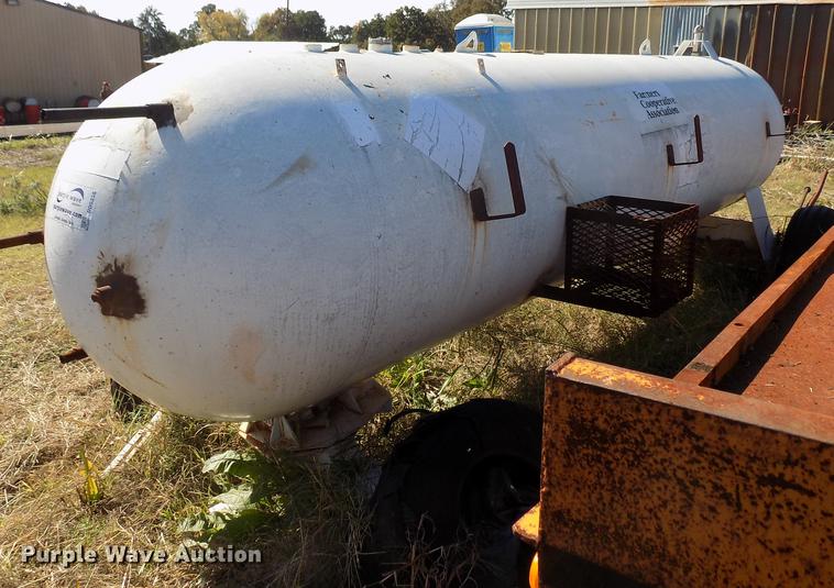 image for item DD5358 Farmers Co-Op anhydrous ammonia tank
