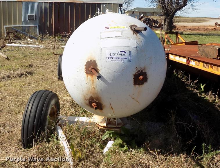 image for item DD5358 Farmers Co-Op anhydrous ammonia tank