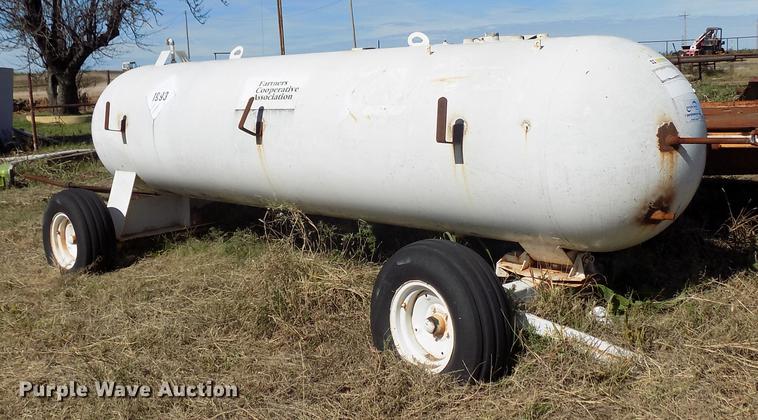 image for item DD5358 Farmers Co-Op anhydrous ammonia tank