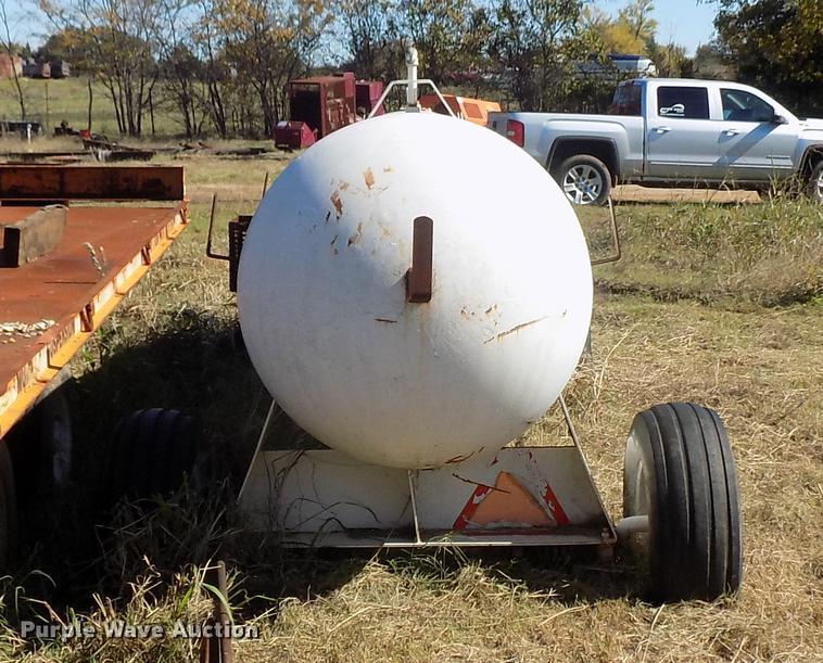 image for item DD5358 Farmers Co-Op anhydrous ammonia tank