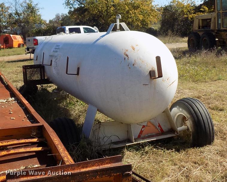 image for item DD5358 Farmers Co-Op anhydrous ammonia tank