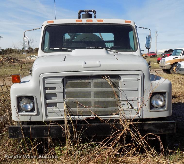 image for item DD5365 1982 International 1954 flatbed truck