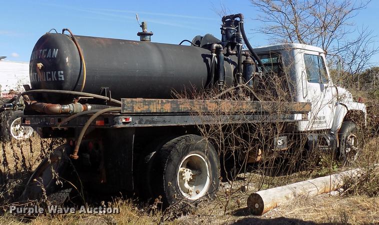 image for item DD5365 1982 International 1954 flatbed truck