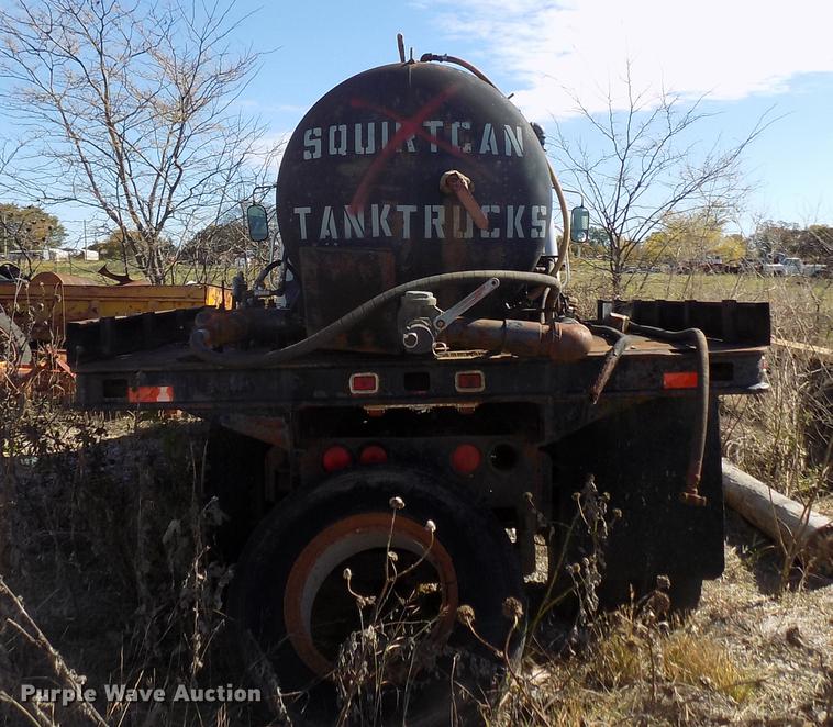 image for item DD5365 1982 International 1954 flatbed truck