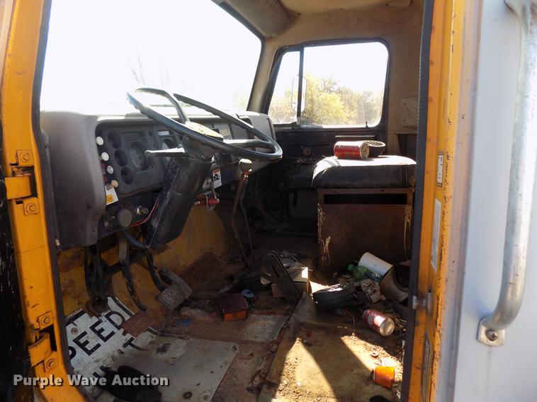 image for item DD5365 1982 International 1954 flatbed truck