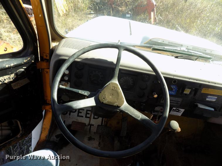 image for item DD5365 1982 International 1954 flatbed truck