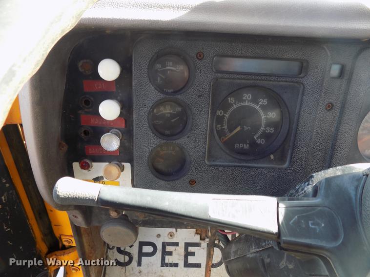 image for item DD5365 1982 International 1954 flatbed truck