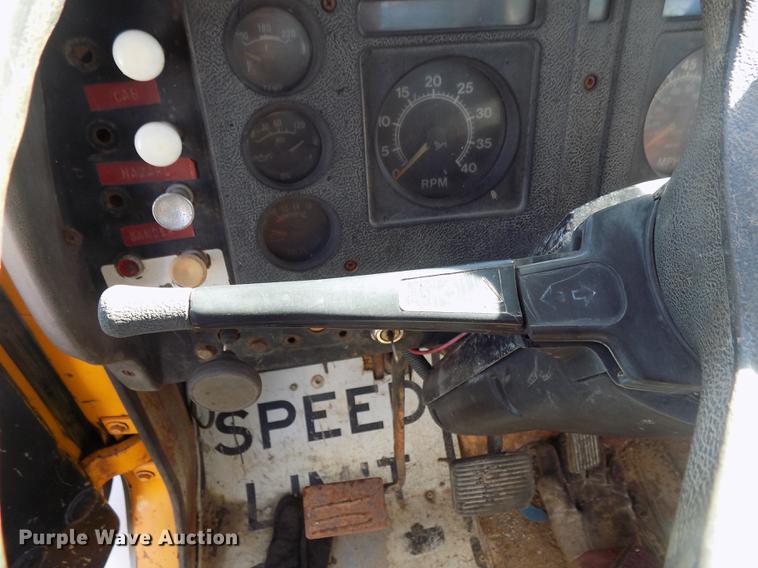 image for item DD5365 1982 International 1954 flatbed truck