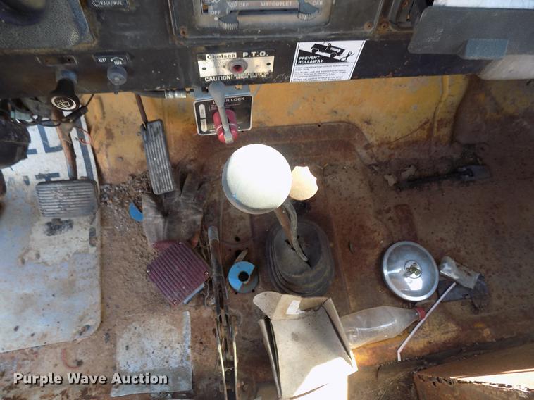 image for item DD5365 1982 International 1954 flatbed truck