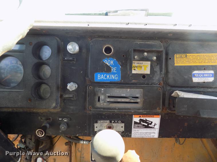 image for item DD5365 1982 International 1954 flatbed truck