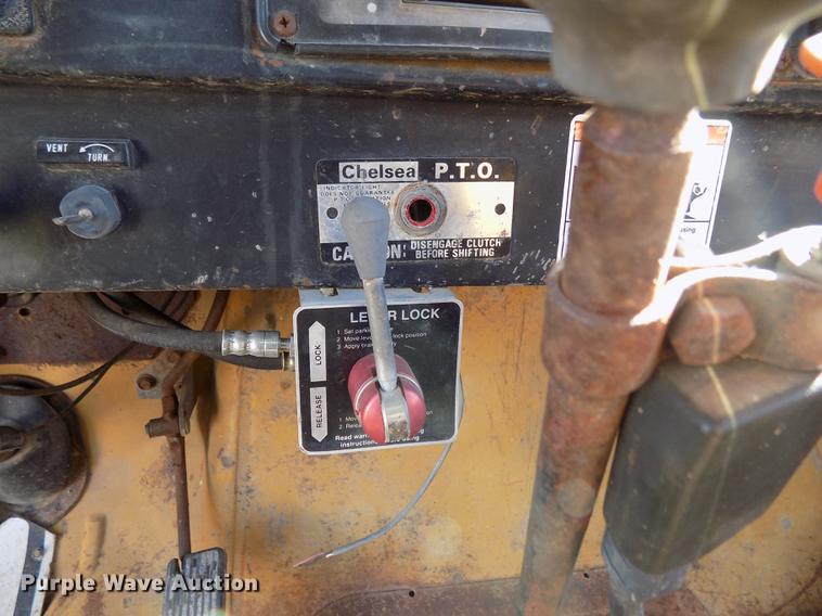 image for item DD5365 1982 International 1954 flatbed truck