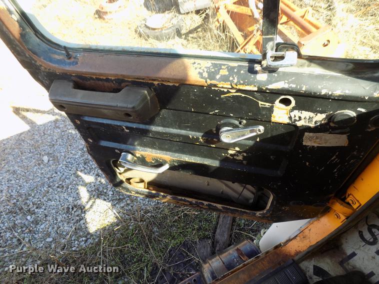 image for item DD5365 1982 International 1954 flatbed truck