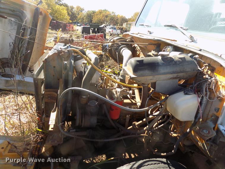 image for item DD5365 1982 International 1954 flatbed truck