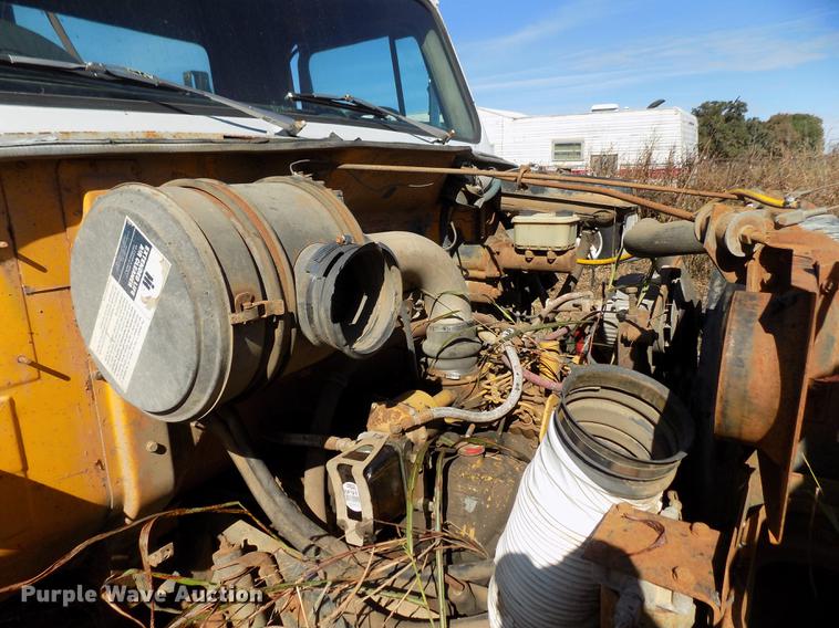 image for item DD5365 1982 International 1954 flatbed truck