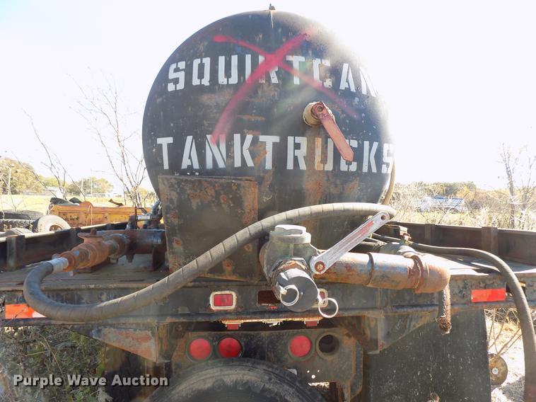 image for item DD5365 1982 International 1954 flatbed truck