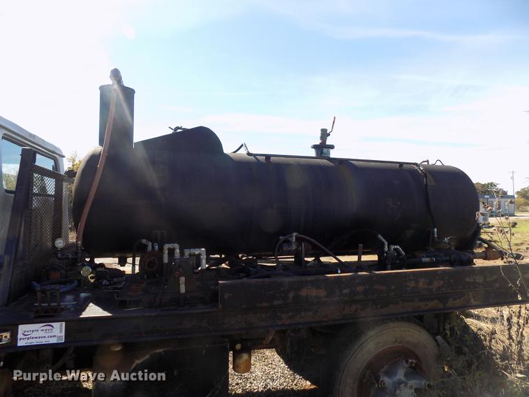 image for item DD5365 1982 International 1954 flatbed truck