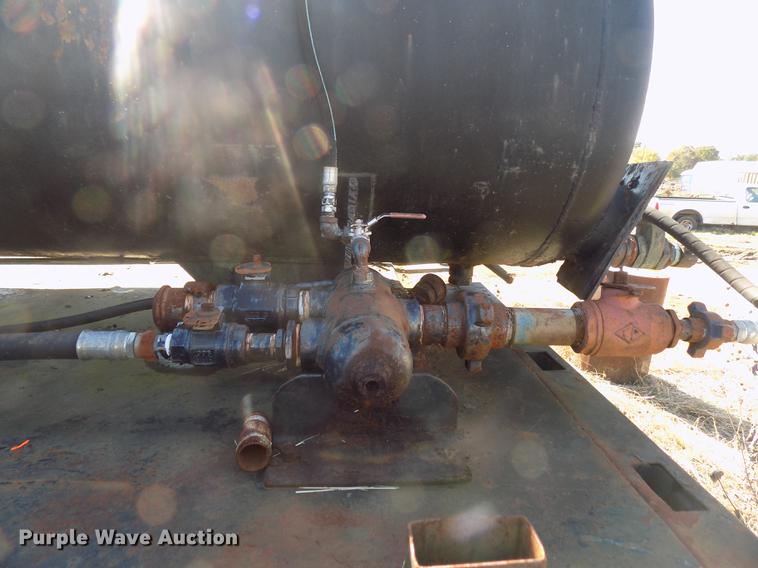 image for item DD5365 1982 International 1954 flatbed truck