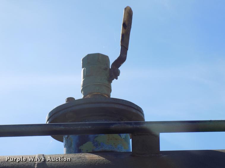 image for item DD5365 1982 International 1954 flatbed truck