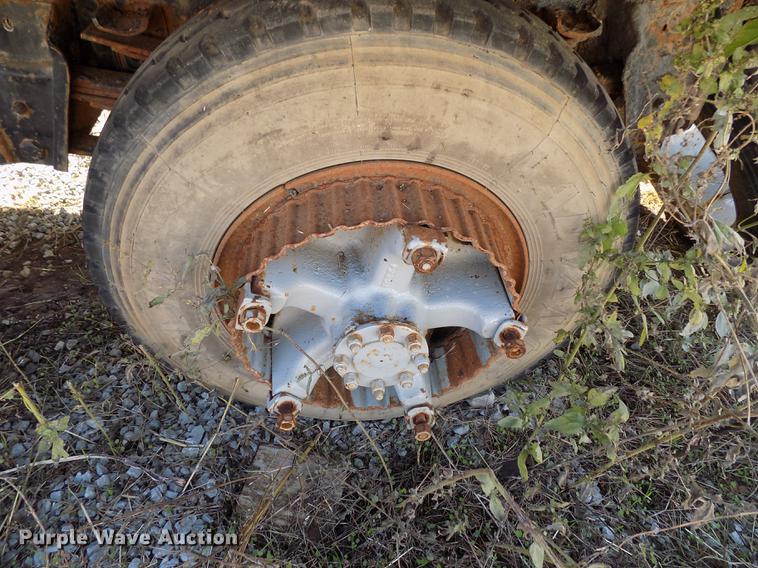 image for item DD5365 1982 International 1954 flatbed truck