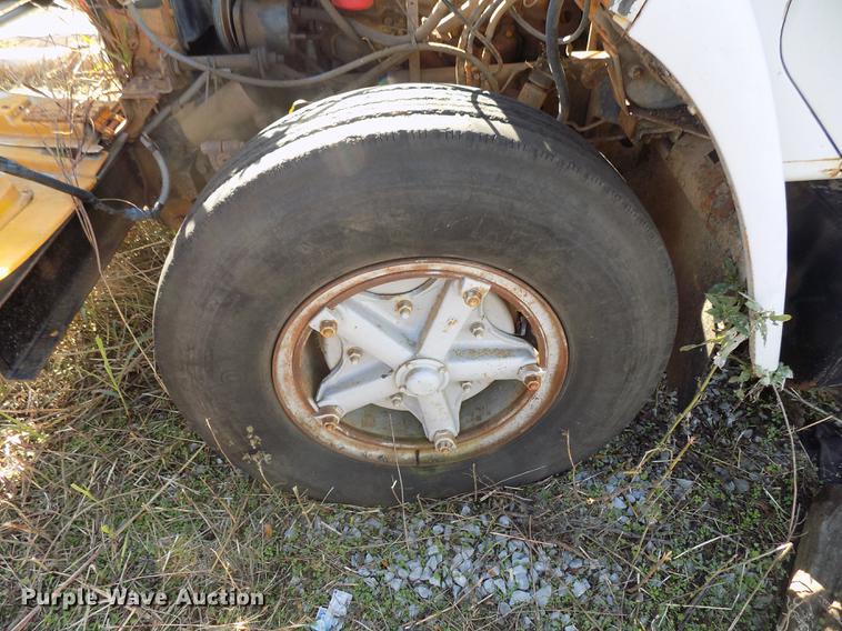 image for item DD5365 1982 International 1954 flatbed truck