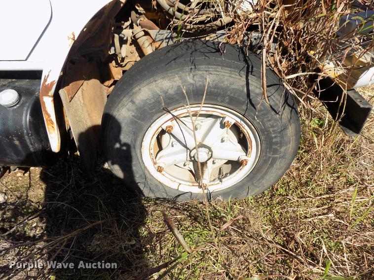 image for item DD5365 1982 International 1954 flatbed truck