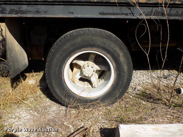 image for item DD5365 1982 International 1954 flatbed truck