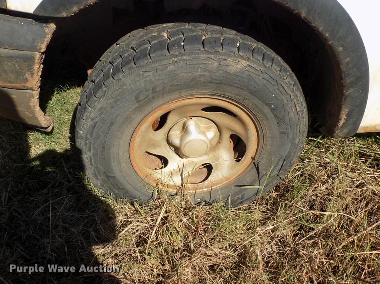 image for item DD5377 2002 Ford F150 pickup truck