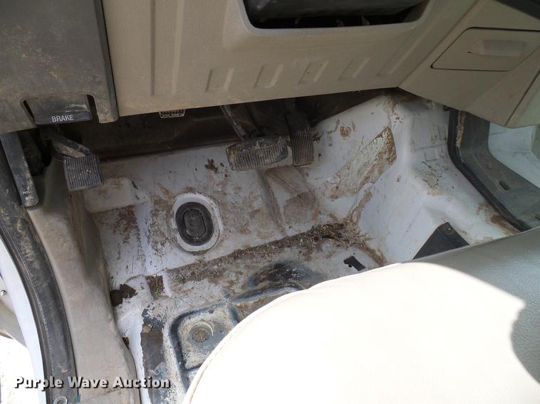 image for item DD8327 2008 Ford F450 Super Duty Crew Cab flatbed truck