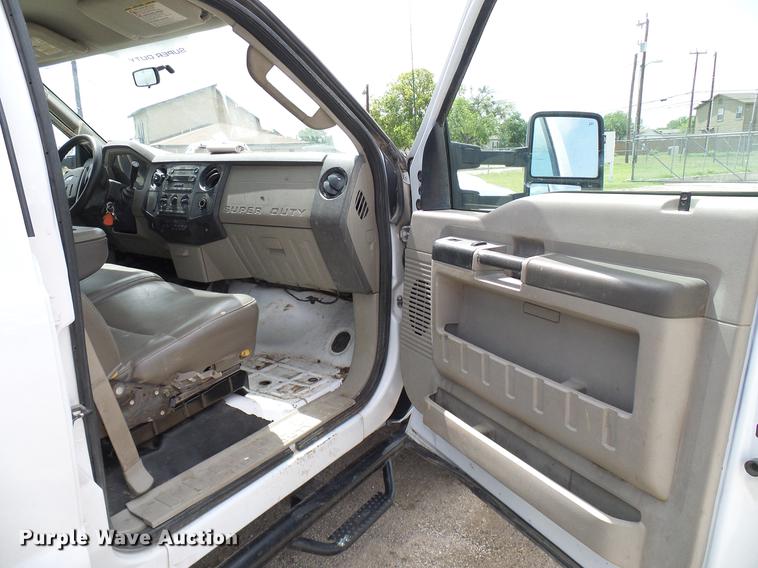 image for item DD8327 2008 Ford F450 Super Duty Crew Cab flatbed truck