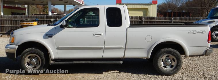 image for item DD8935 2003 Ford F150 XLT SuperCab pickup truck