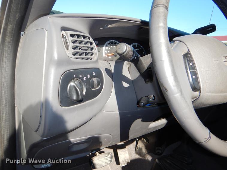 image for item DD8935 2003 Ford F150 XLT SuperCab pickup truck