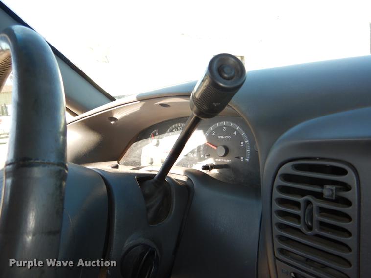 image for item DD8935 2003 Ford F150 XLT SuperCab pickup truck